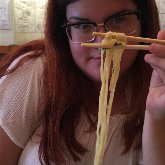 Meet your Posher, Janet - Picture 3 of 6